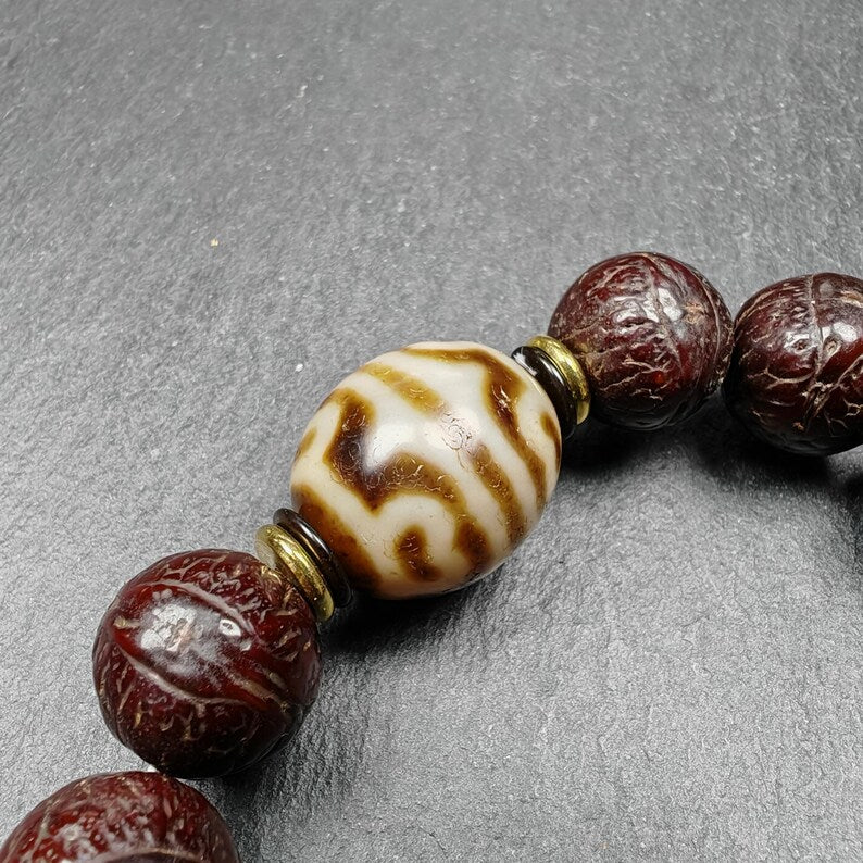 Tibetan Lotus Darlo Dzi Wrist Mala with Old Bodhi Beads