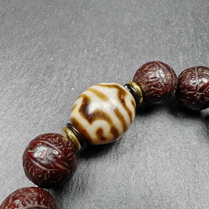 Tibetan Lotus Darlo Dzi Wrist Mala with Old Bodhi Beads