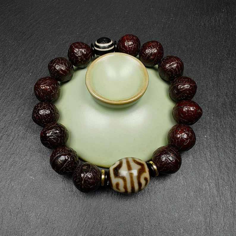 Tibetan Lotus Darlo Dzi Wrist Mala with Old Bodhi Beads