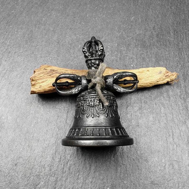 Vajra and Bell Set,Tibetan Tantric Buddhism Ritual Implement - Tibetan Buddhist vajra, detailed view