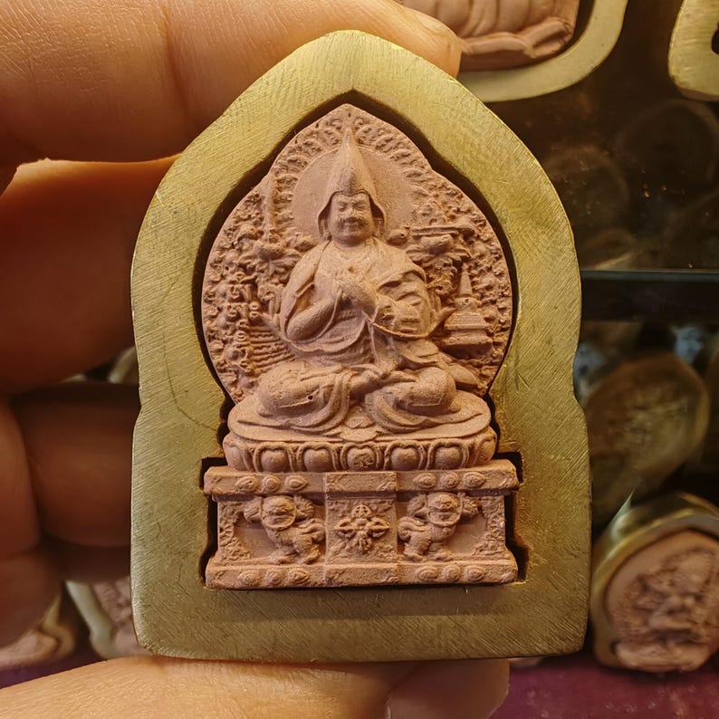 Je Tsongkhapa Enthroned Tsa Tsa Mold - Tibetan tsa tsa mold, front view