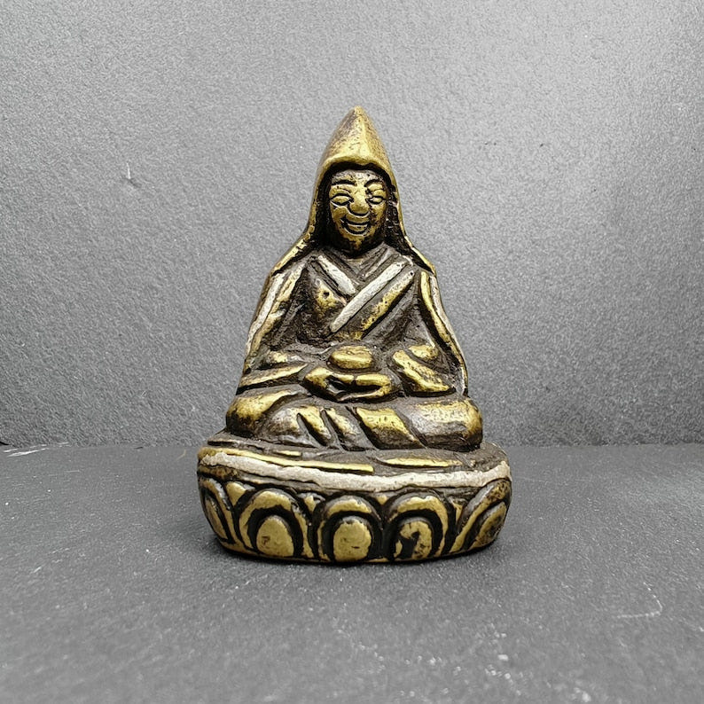 Guru Rinpoche Statue - Tibetan Buddhist statue, front view
