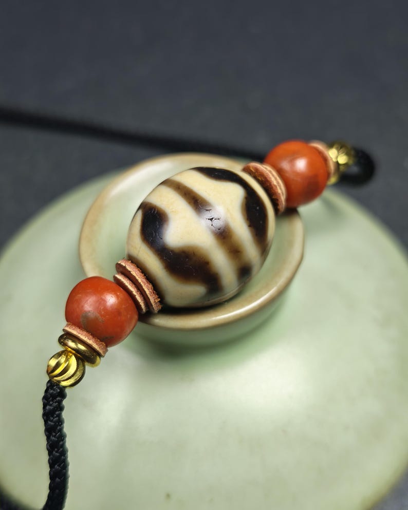 Authentic Tiger Tooth Darlo Dzi Choker - Tibetan Dzi Short Necklace