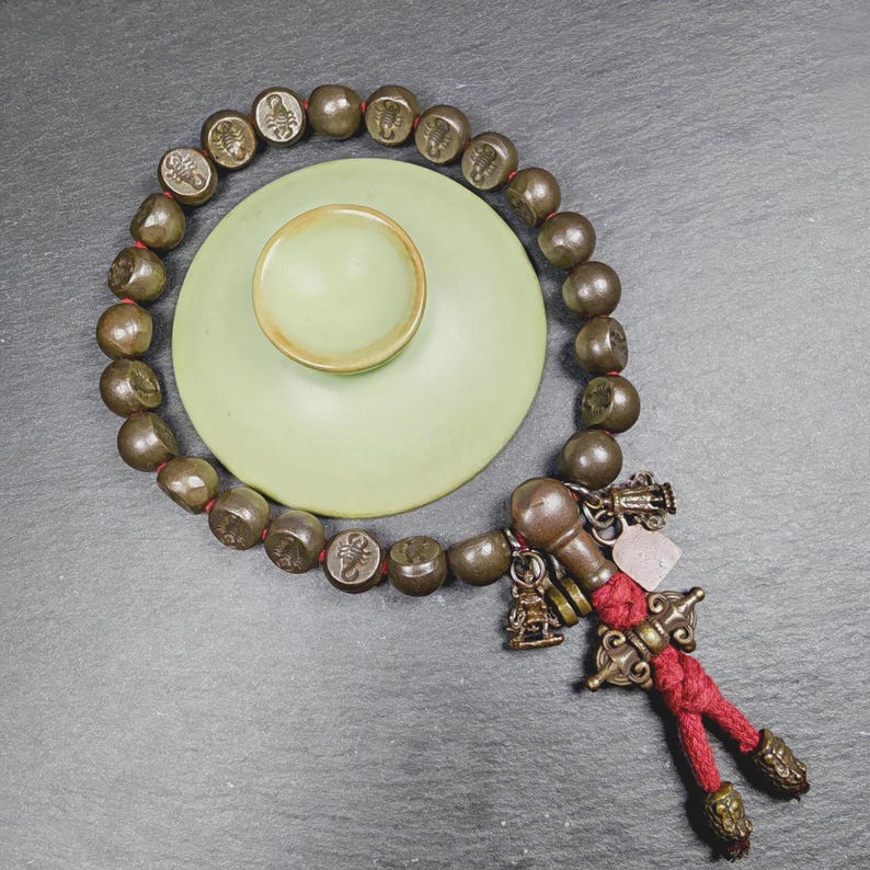 Handhold Wrist Mala,12mm Half Round Scorpion (of Guru Rinpoche)