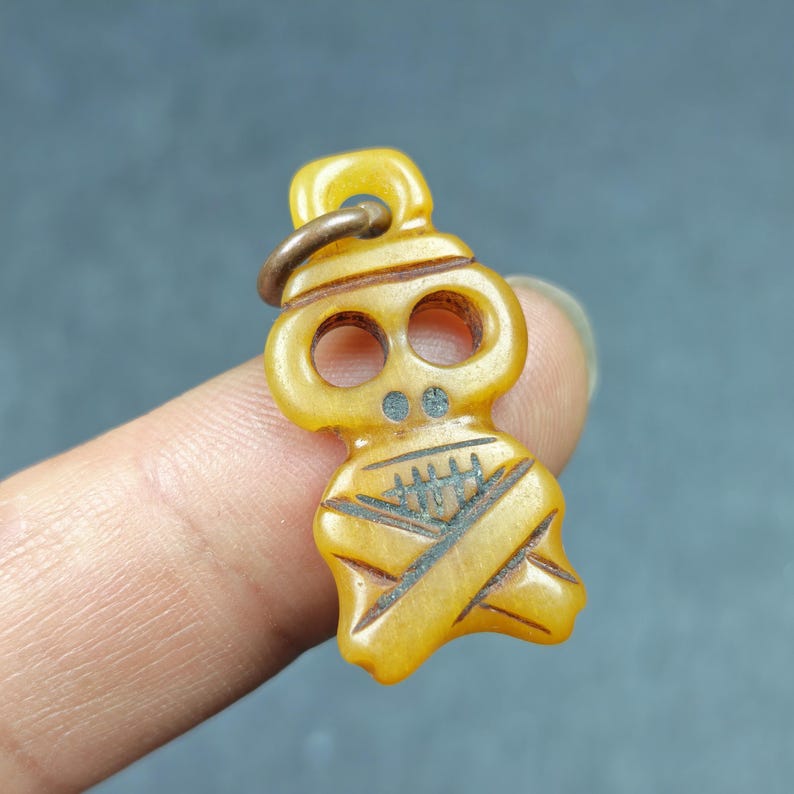 Skull Pendant - Yak Bone Carved Tibetan Amulet - 30×16mm
