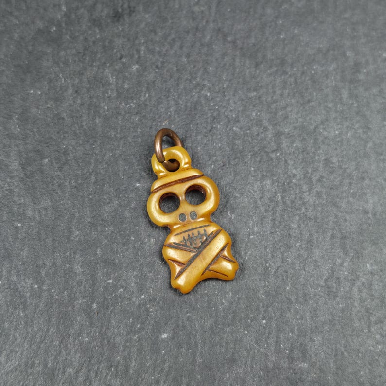 Skull Pendant - Yak Bone Carved Tibetan Amulet - 30×16mm