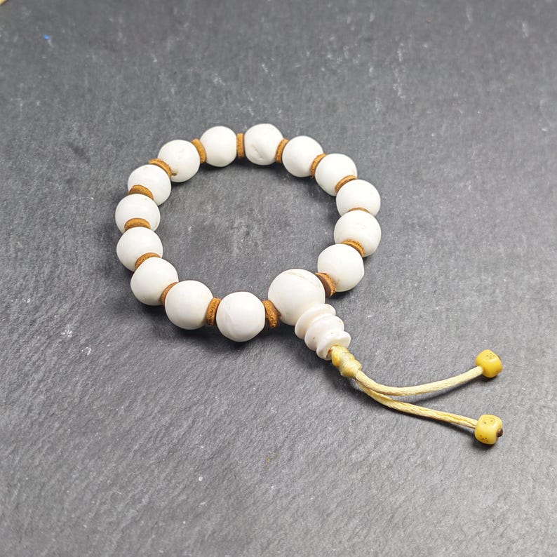 Tibetan Conch Shell Wrist Mala | 15mm Prayer Bead Bracelet Gandhanra-ART