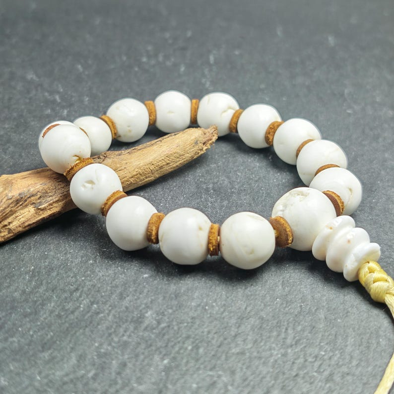 Tibetan Conch Shell Wrist Mala | 15mm Prayer Bead Bracelet Gandhanra-ART