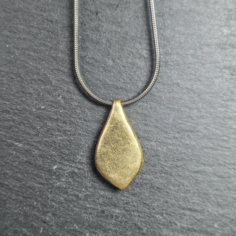 Buddhist Amulet Necklace - Tibetan Buddhist bead necklace, view 7
