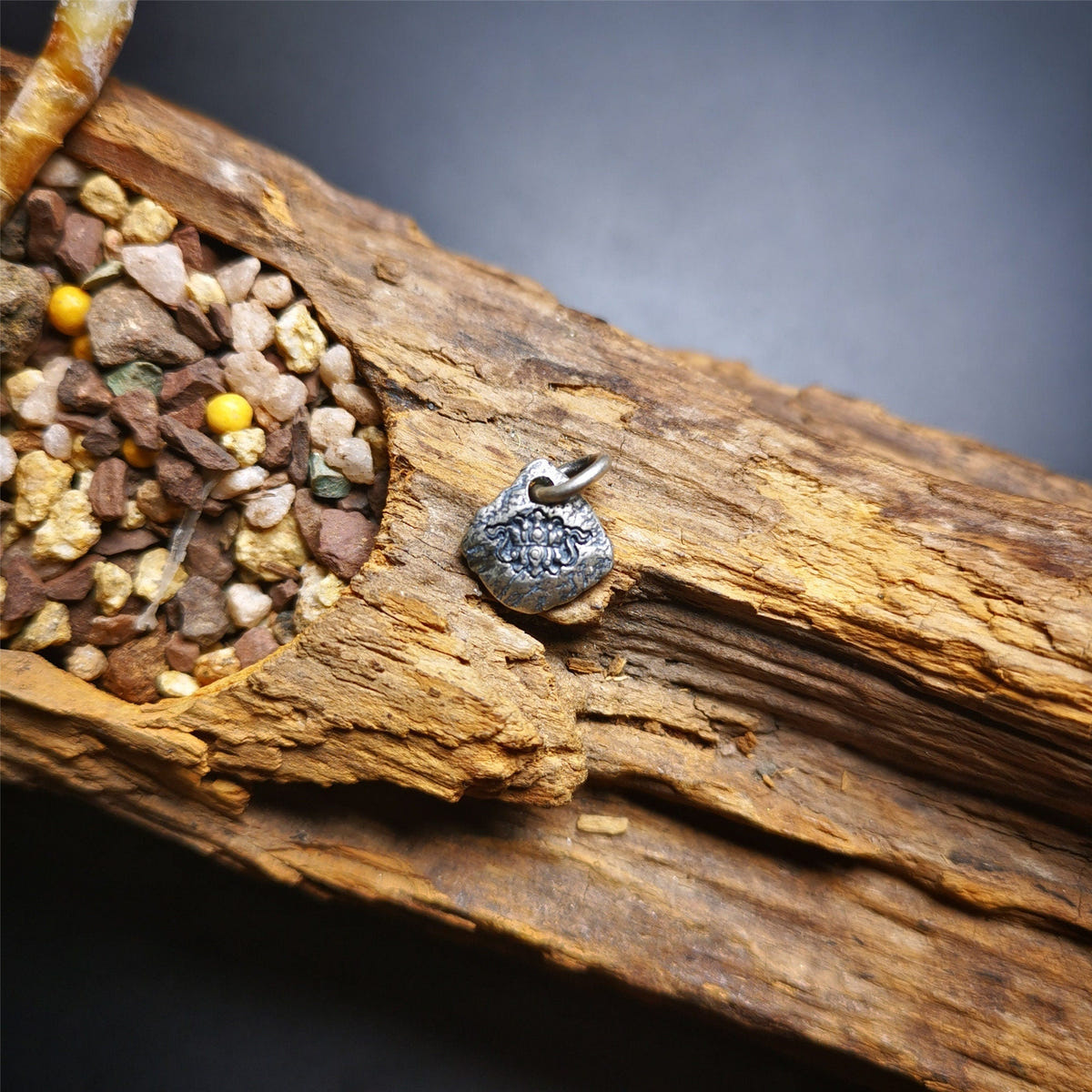 Amulet,Pendant for Prayer Bead Counter 0.43" - Tibetan Buddhist amulet, close-up detail