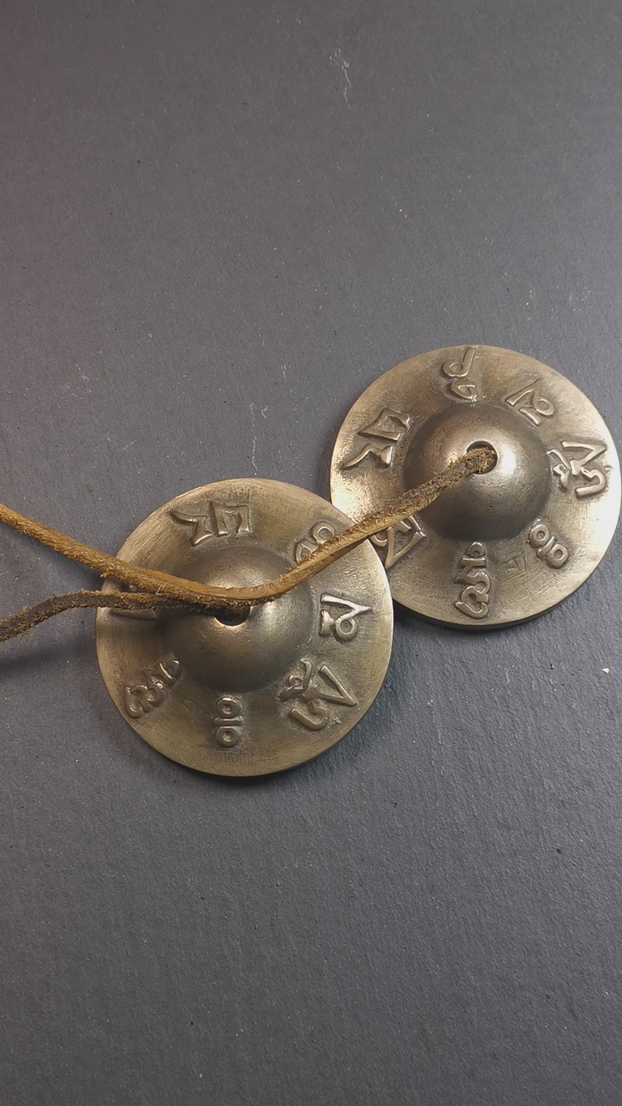 This tingsha bell set was handmade in Nepal,using traditional techniques and materials. It was made of brass,carved om mani padme hum mantra,6.5cm diameter,with pure, clear and resonant,good for meditation. Come with tingsha case.