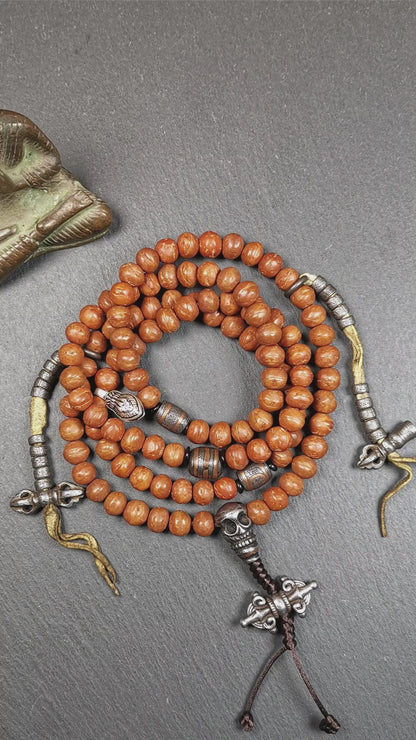 This bodhi beads mala is made by Tibetan craftsmen and come from Hepo Town, Baiyu County, the birthplace of the famous Tibetan handicrafts,about 30 years old, hold and blessed by a lama in Baiyu Monastery.  It is composed of 108 bodhi seed beads, and is equipped with 3 cold iron dzi beads, cold iron bead counters are installed on both sides, 1 mani jewel bead clip,and finally consists a skull guru bead and vajra on the end, very elegant.