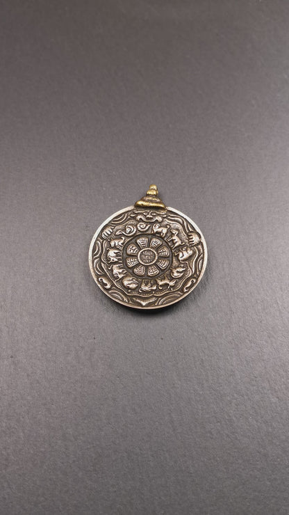 This melong calendar badge was collect from Kathok Monastery Tibet about 50+ years. This batch of melong are sacred  amulets used by Kathok Monastery to present to believers,consecrated and blessed by lama. It adopts a split casting method,1.89 inch.