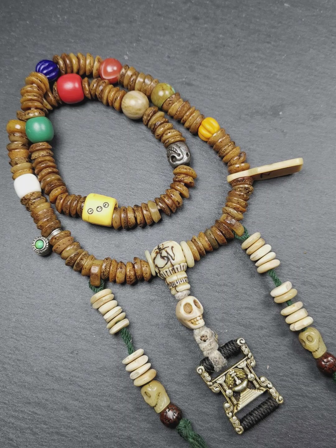 Gandhanra Authentic Tibetan Kapala Mala Necklace,Old Skull Bone Prayer Bead.This kapala mala was collected from Nyingma Kathok monastery, and has been passed down since the 1970's,used and blessed by lamas.
It's made according to traditional rituals, and accessories are gradually added,collection level.