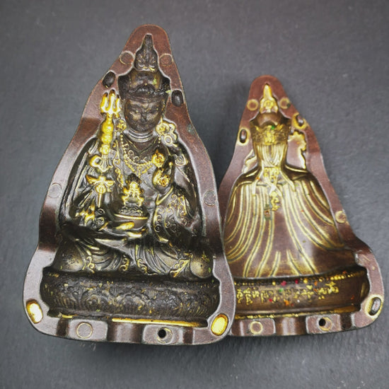 This unique Padmasambhava,Guru Rinpoche Tsa-Tsa buddha statue mold is made by Tibetan craftsmen in Hepo Township, Baiyu County. With this exquisite mold, you can use clay to make your own Buddha statue as a decoration or consecration. The statue that you make from your moulds can be left plain or painted.