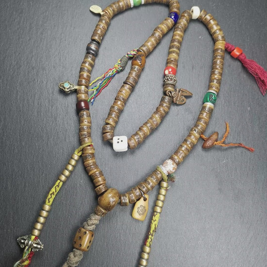 Gandhanra Old Tibetan Kapala Mala,Skull Bone Prayer Bead of Yachen Gar,collected from Nyingma Yachen Gar, and has been passed down since the 19th century,used and blessed by lamas.Comes from the master of sky burial, made according to traditional rituals, and accessories are gradually added,collection level.