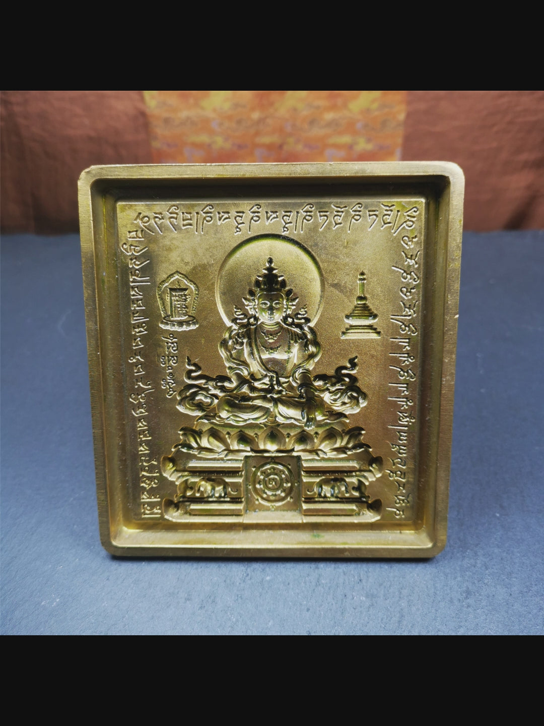 This unique Akshobhya Tsa-Tsa buddha statue mold is made by Tibetan craftsmen in Hepo Township, Baiyu County. With this exquisite mold, you can use clay to make your own Buddha statue as a decoration or consecration. The statue that you make from your moulds can be left plain or painted.