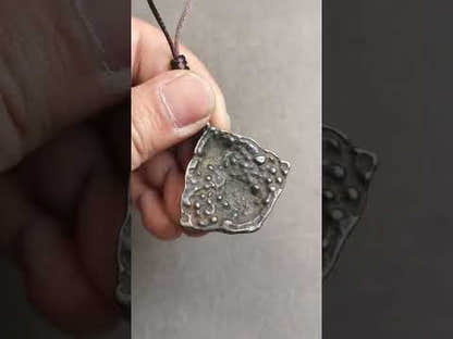 Amulette bouddhiste, Vase et Badge Poisson Doré, Thokcha