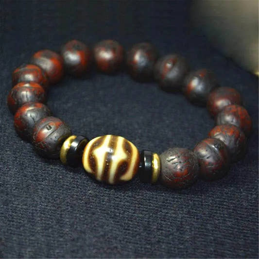 Tiger Tooth Dzi Bracelet - Tibetan dzi bead, front view