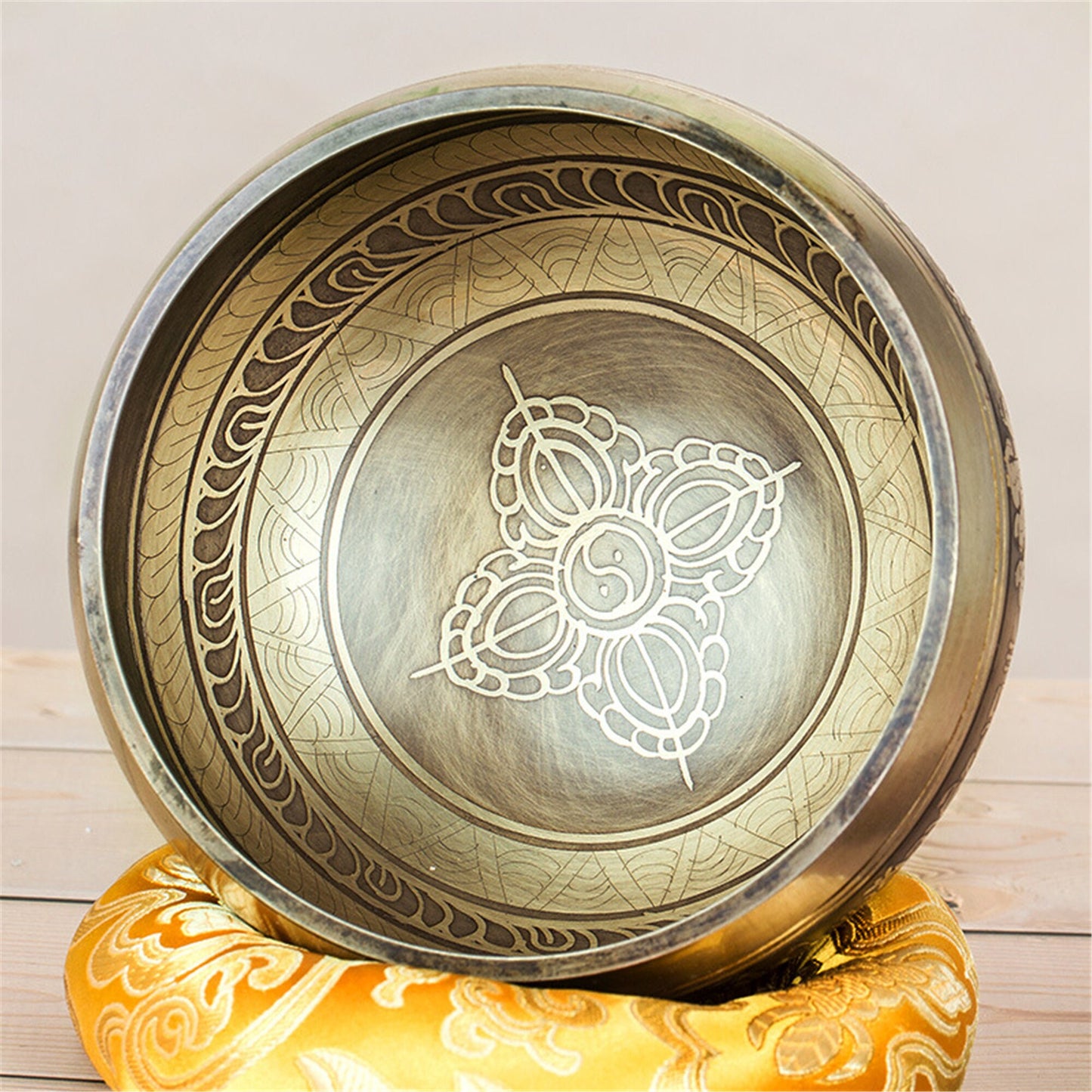 Gandhanra Classical Handcrafted Tibetan Singing Bowl with Beautiful Could & Mantra Symbol