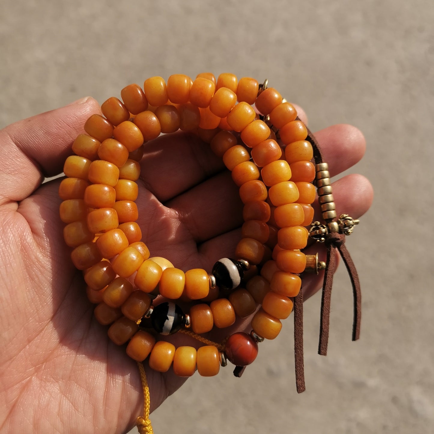 Gandhara Hand-carved Tibetan Yak Bone Mala Beads Necklace,with Copper Bead Counter,108 Beads for Meditation and Prayer