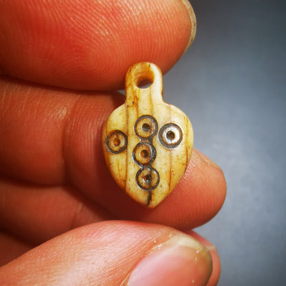 Gandhara Tibetan Bone Carved Nubro Amulet,Mani Jewel/Wish-Fulfilling Cintamani, Pendant for Mala,Prayer Beads