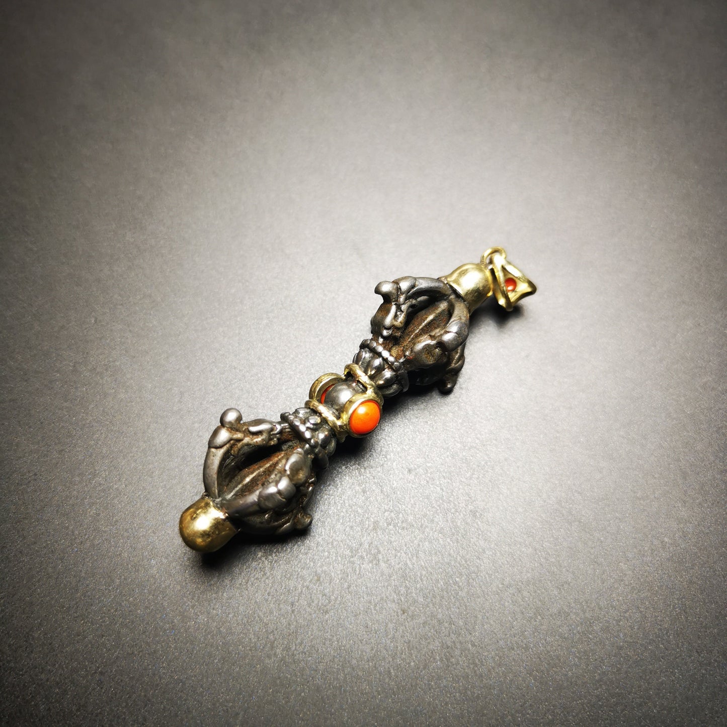 Gandhanra Tibetan Buddhist Amulet,Dorje Vajra Pendant, Made of Cold Iron,Inlaid with Agate