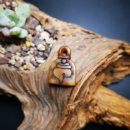 Gandhanra Tibetan Shankha Amulet,Yak Bone Carved Conch Pendant, Bead Counter Clip Pendant for Mala, Prayer Bead