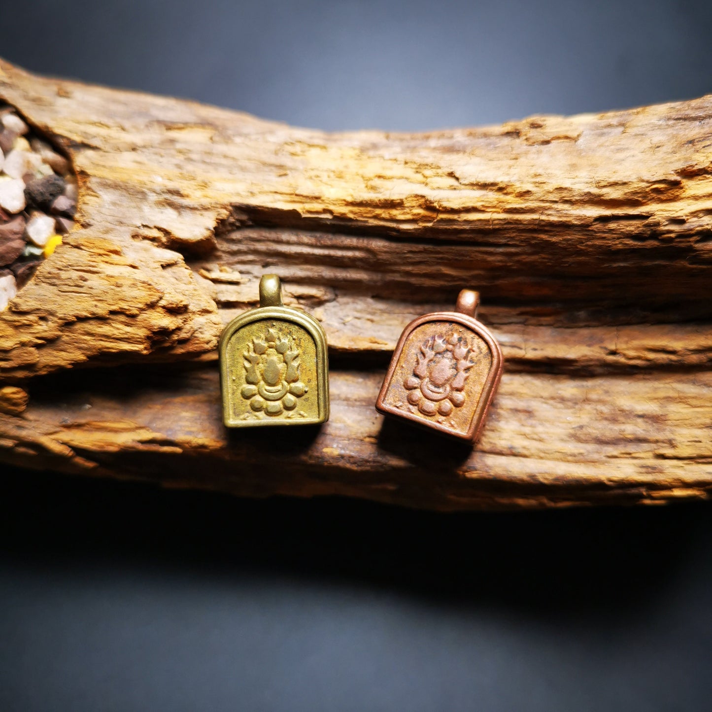 Gandhanra Antique Handmade Gau Ghau Shrine,Shri Devi,Drashi Lhamo,Zashi Lhamo,Mini Tibetan Buddhist Altar Amulet Pendant