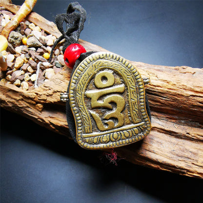 Gandhanra Antique Handmade Gau Ghau Shrine, Tibetan Letter Hum,Mini Tibetan Buddhist Altar Amulet Pendant,80 years old