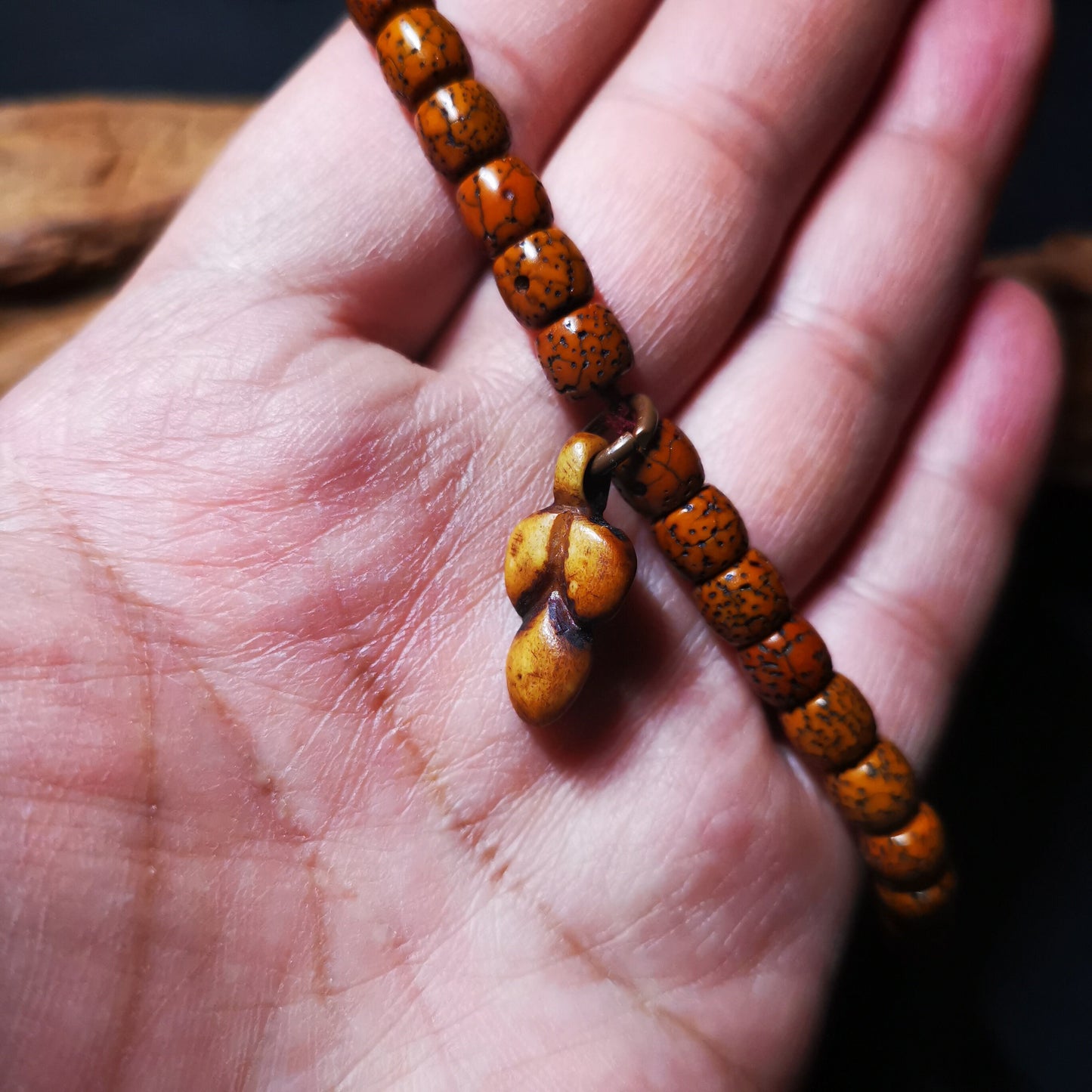 Gandhanra Tibetan Bone Carved Nubro Amulet,Mani Jewel/Wish-Fulfilling Cintamani, Pendant for Mala,Prayer Beads Accessories