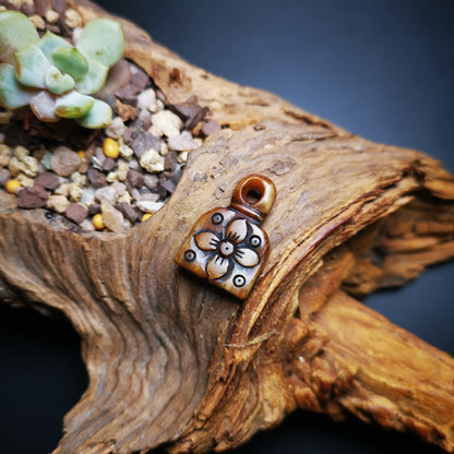 Yak Bone Carved Gesang Flower Pendant,Bead Counter Clip Pendant for Mala, Prayer Bead Accessories,Gandhanra Tibetan Amulet