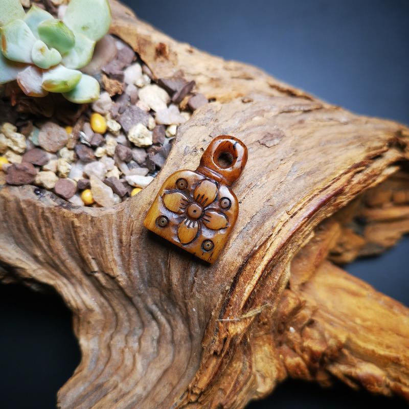 Yak Bone Carved Gesang Flower Pendant,Bead Counter Clip Pendant for Mala, Prayer Bead Accessories,Gandhanra Tibetan Amulet